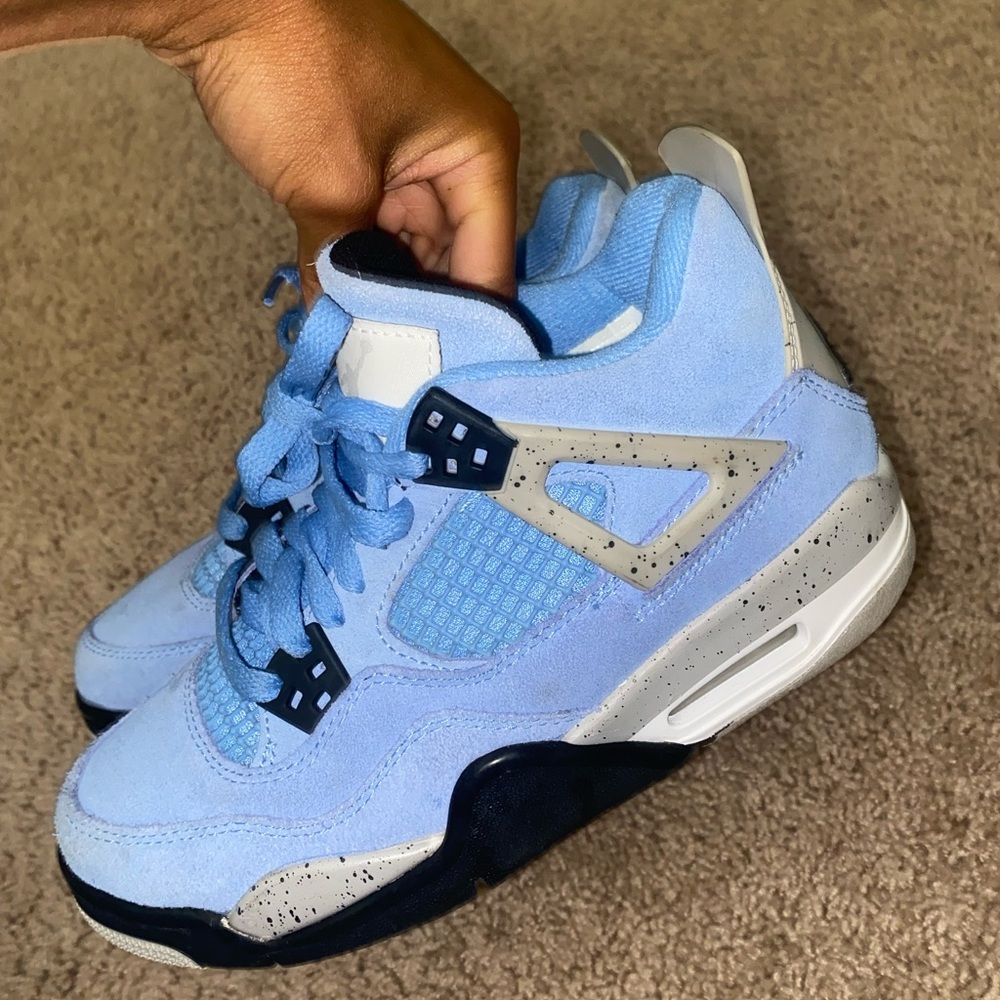 Retro 4 ‘University Blue’ sz 4.5 , good condition with box!💙